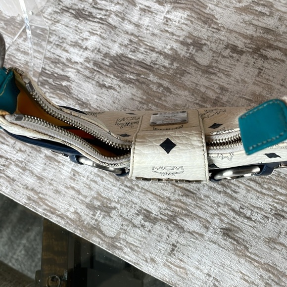 MCM small white and blue shoulder bag. - Picture 4 of 10